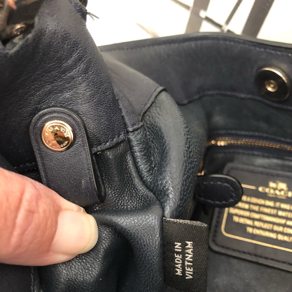 Large Coach shoulder bag. - Picture 9 of 16